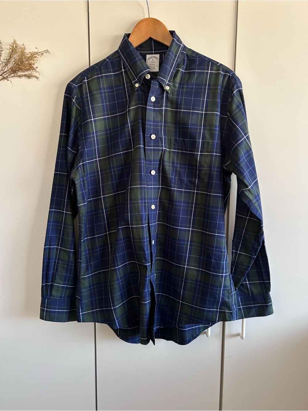 Brooks Brothers Classic Navy & Green Plaid Button-Down Shirt • Sz M